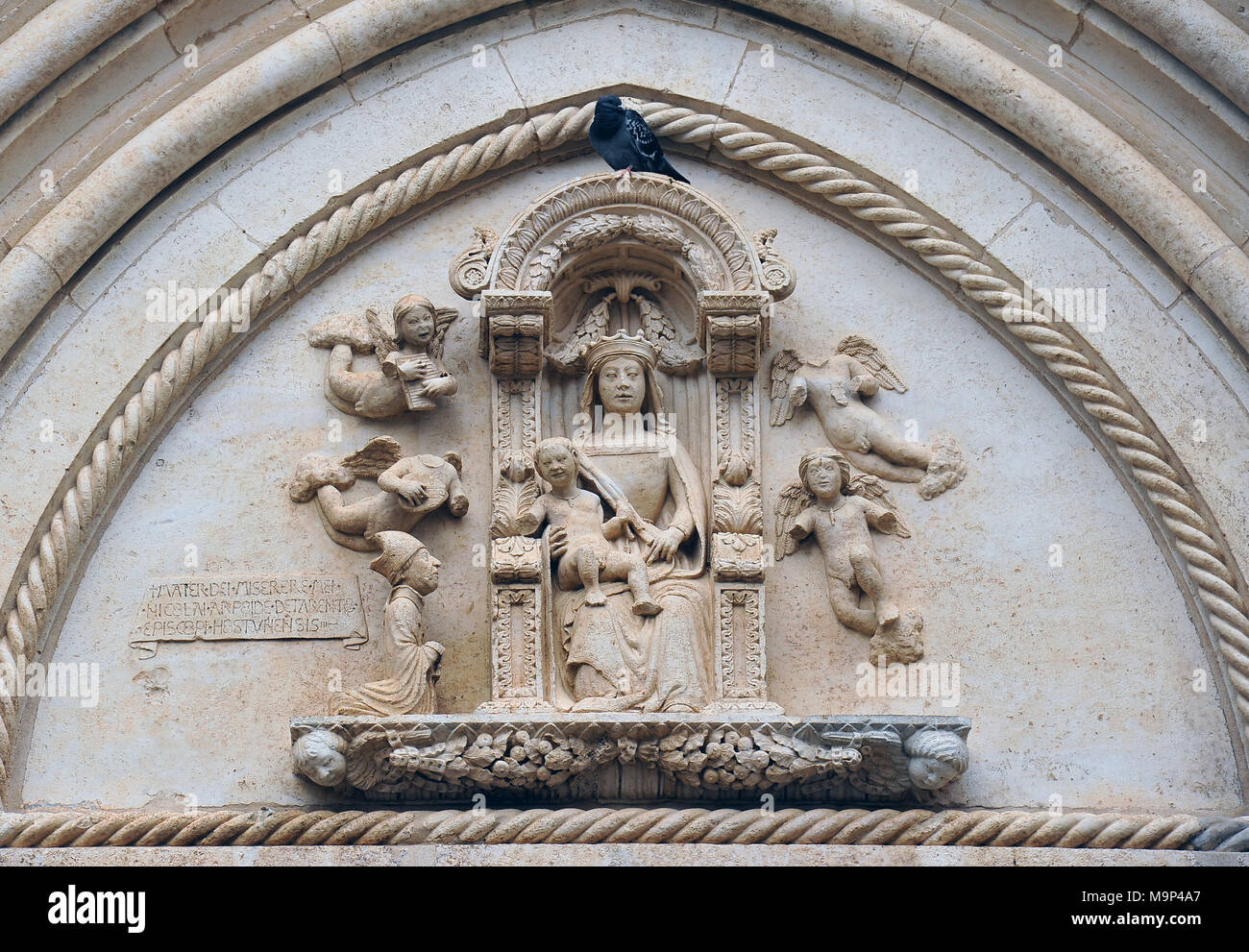Soulagement de Marie avec l'enfant, Cathédrale Santa Maria Assunta, Italie Banque D'Images