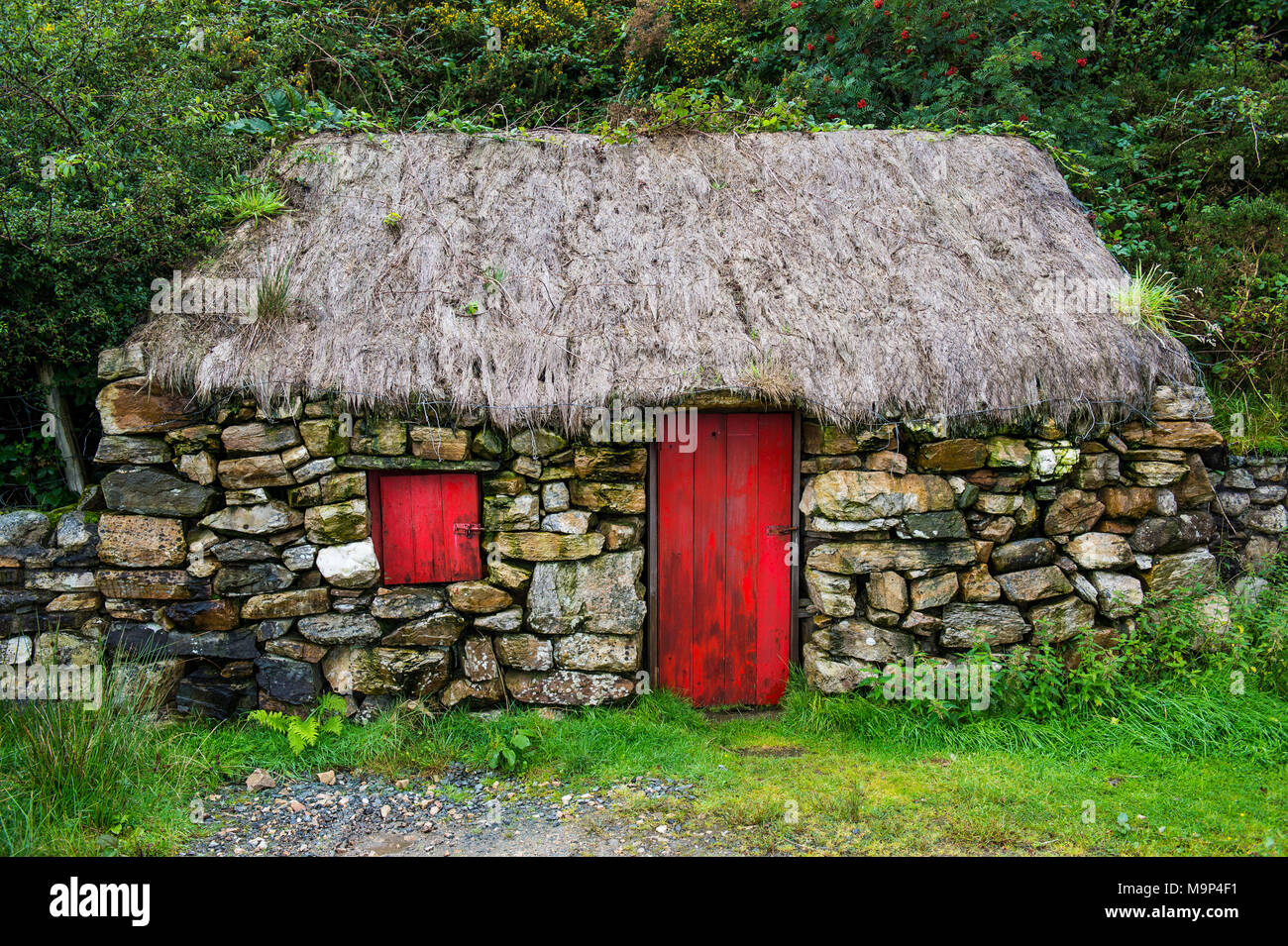 Maison traditionnelle en pierre dans le Parc National du Connemara, Irlande Banque D'Images