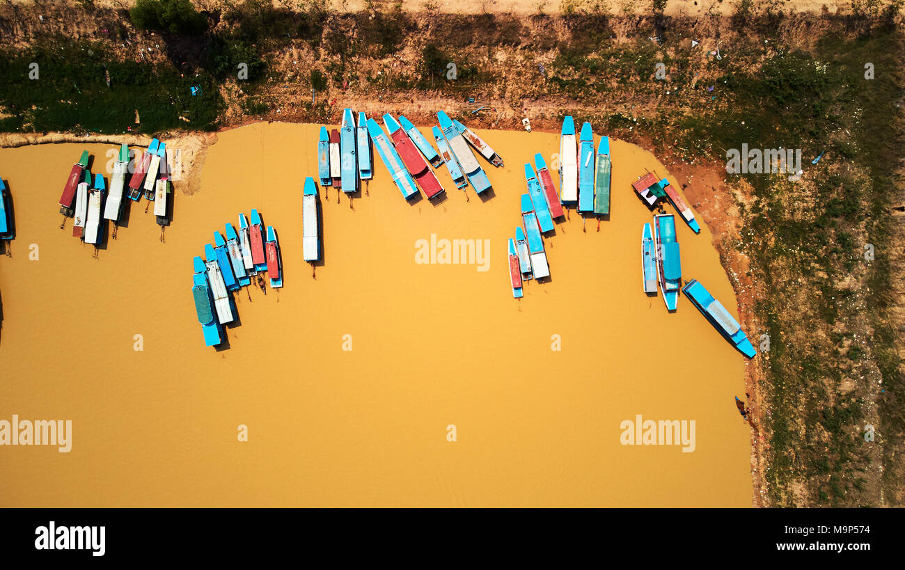 Drone Vue aérienne de bateaux dans Siem-Reap Cambodge Tonle Sap Banque D'Images