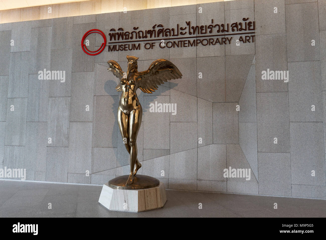 Une grande statue de femme Calao Thongchai, Srisukprasert Bangkok MOCA, Musée d'Art Contemporain, Chatuchak, Bangkok, Thailand Banque D'Images