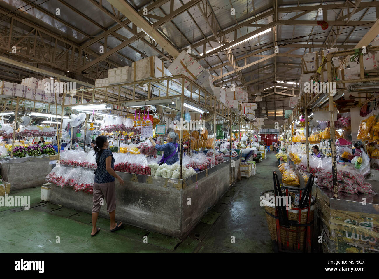Old Market hall avec marché aux fleurs, Pak Khlong Talat, Phra Nakhon, Bangkok, Thaïlande Banque D'Images