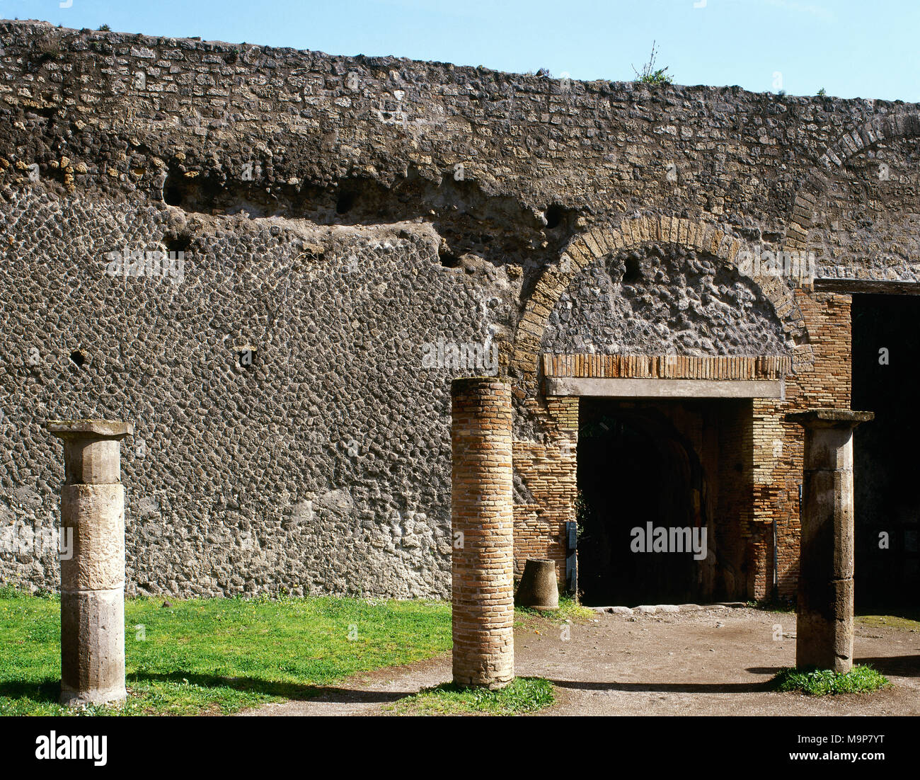 Pompéi. Ancienne ville romaine. Little Theatre ou Odéon. Établi au 1er siècle avant J.-C., à l'accueil de pièces de théâtre et des événements musicaux. Entrée privée. Campania, Italie. Banque D'Images