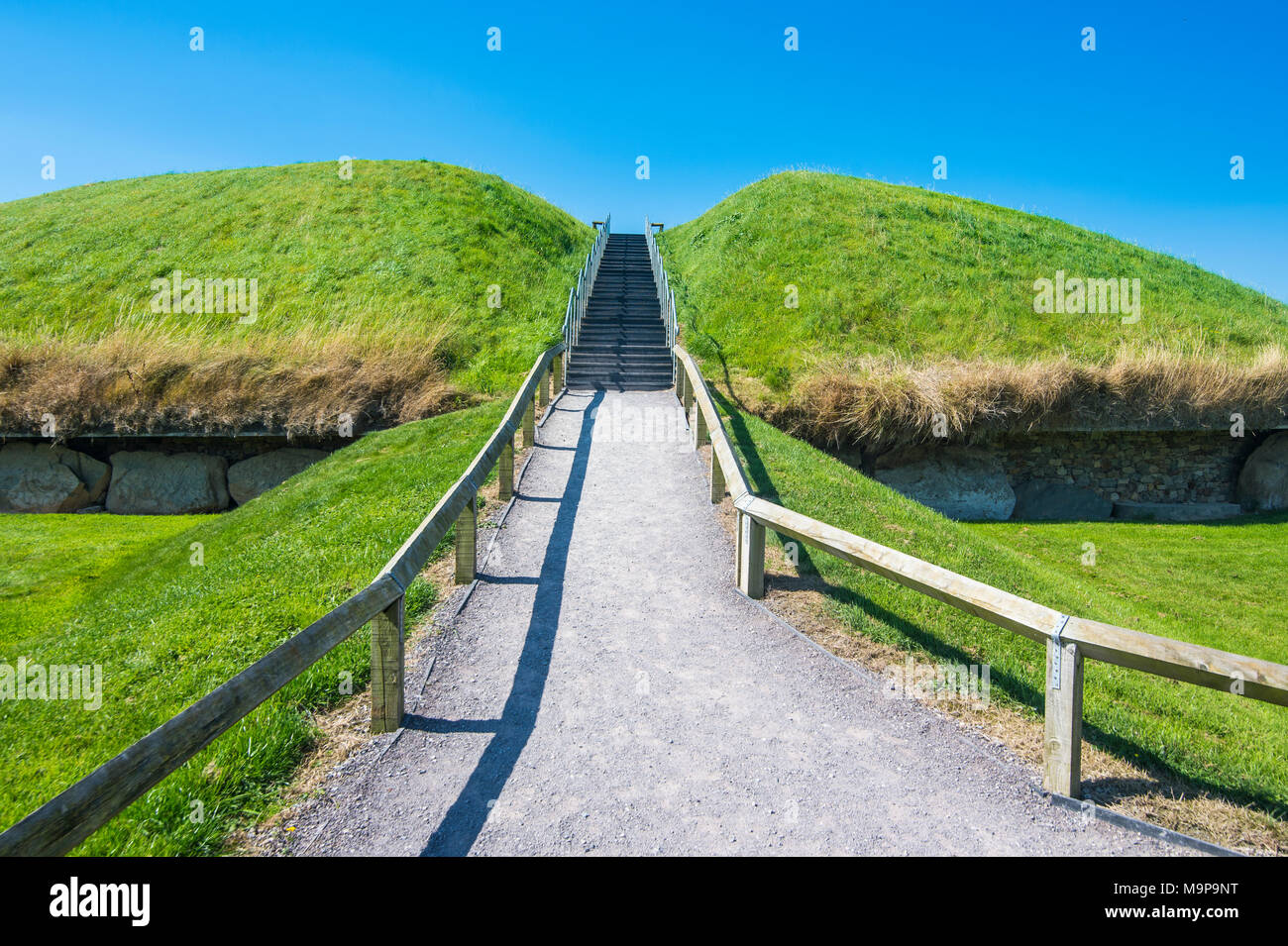 Passage néolithique tombe, Knowth,Unesco world heritage sight, prehstoric Bru na Boinne, Irlande Banque D'Images