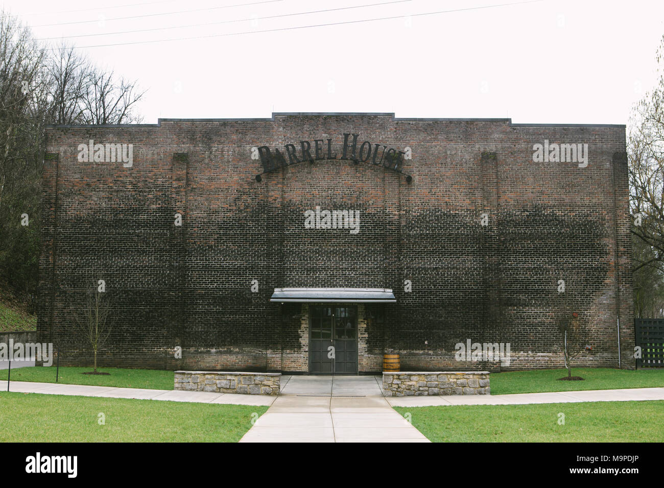 23 février 2018, Etats Unis, Nashville : l'un des plusieurs maisons du fourreau sur le terrain de la distillerie Jack Daniel's. Jack Daniel, fondateur de l'entreprise a établi sa première distillerie en 1866. Avec sa production d'environ 90 millions de litres, Jack Daniel's est America's top-selling marque de whisky. Photo : Kyle Dean Reinford/dpa Banque D'Images