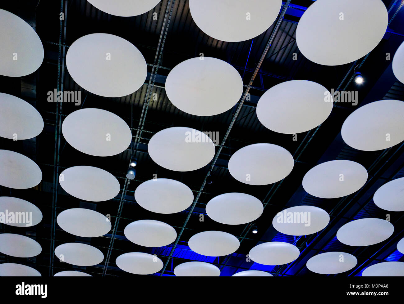Plafond, l'aéroport de Heathrow, Londres, Angleterre, Grande-Bretagne Banque D'Images