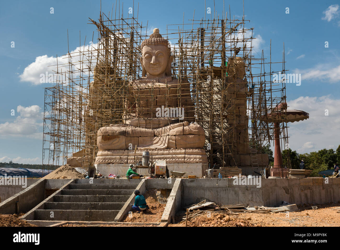 Nouvelle construction de statues de Bouddha, Phra Buddha, Sahatsakhan Phukhao, District de Kalasin, Isan, Thaïlande Banque D'Images