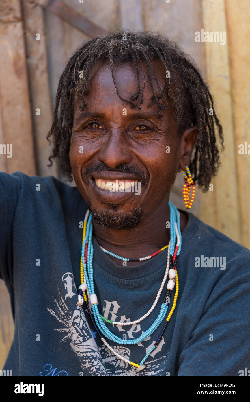 L'homme, ca 40 ans, portrait, Hamer, tribu du sud de l'ONU, marché Turmi Nationalités et Peuples' Région, l'Ethiopie Banque D'Images
