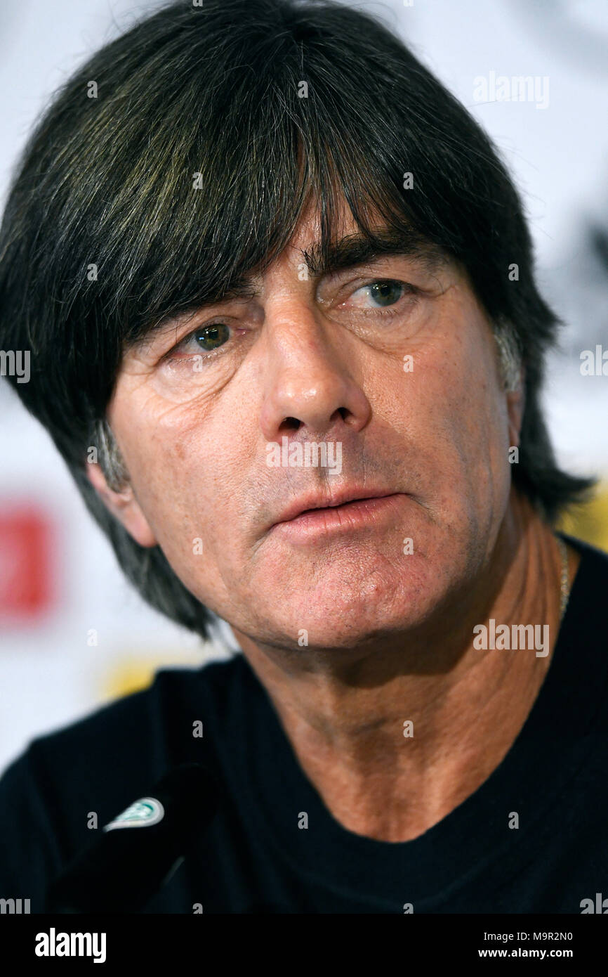 Conférence de presse avec l'entraîneur national Joachim Löw Jogi devant le match amical contre l'Espagne Banque D'Images