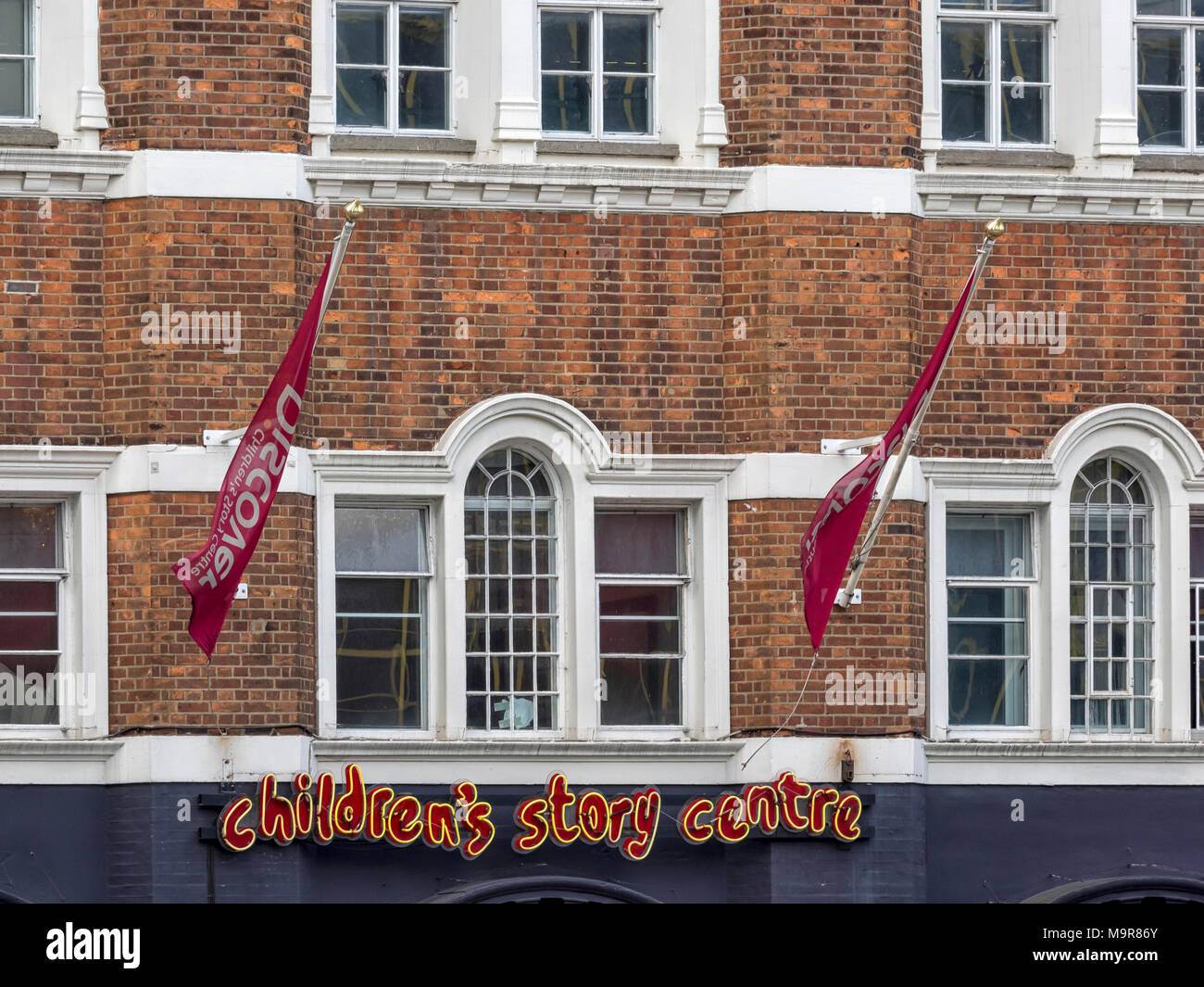 LONDRES, Royaume-Uni - 08 MARS 2018 : panneau à l'extérieur du Children's Story Centre à Stratford, est de Londres Banque D'Images