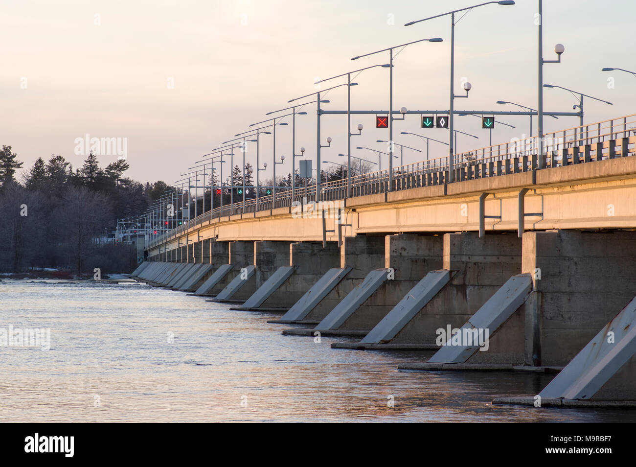 Pont Champlain sur la rivière des Outaouais, à l'île bate Banque D'Images