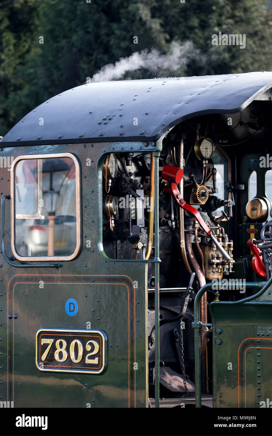 Close up de commandes en cabine de locomotive à vapeur 7802 du Royaume-Uni, en attente de départ à Severn Valley Railway station de Kidderminster. Banque D'Images