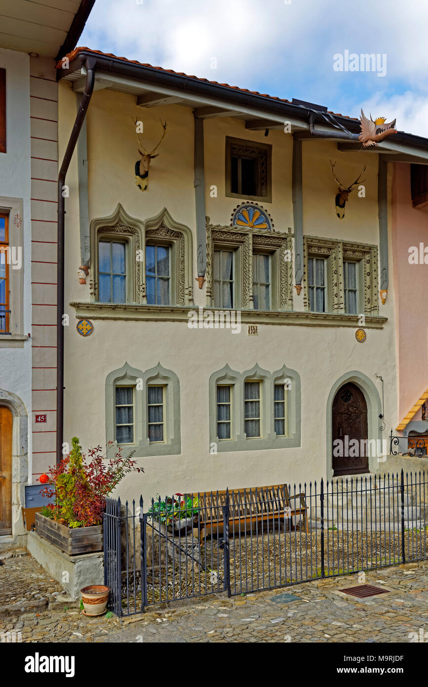 L'Europe, Suisse, Fribourg, gruyère fromage, Rue vous Château, maison,  bâtiment, historiquement, traditionnellement, l'architecture, le tourisme,  fleurs, lieu de Photo Stock - Alamy