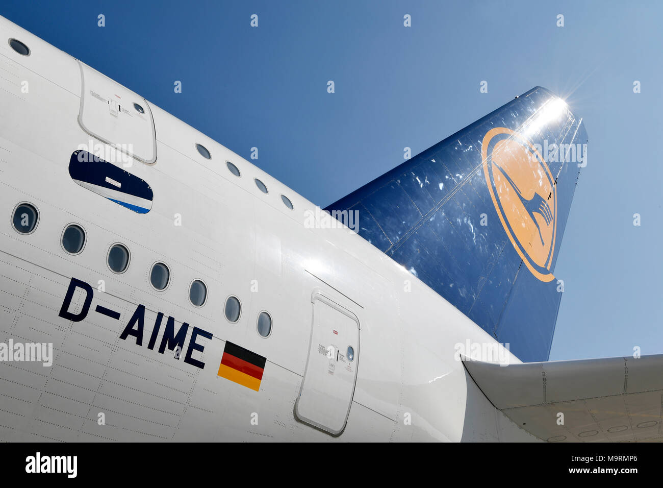 Lufthansa et Airbus A380-800, A380, 800, l'aéroport, Munich, rouleau, in, out, démarrer, prendre de, Terminal 1, Terminal 2, Tour, Satellit, Repousser, MUC, camion Banque D'Images