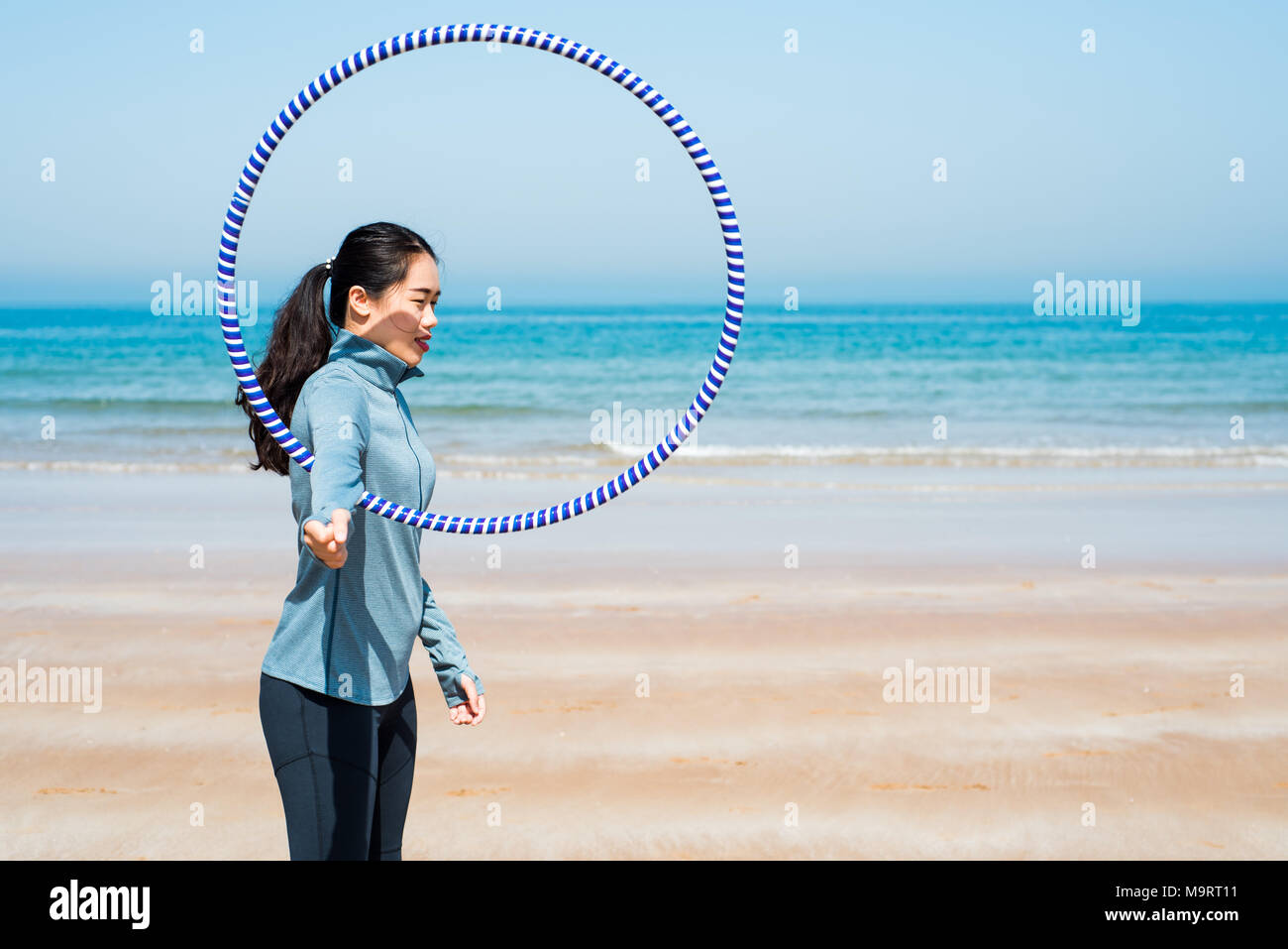 Femme ronde a ala plage Banque de photographies et d�??images ?� haute r?�solution - Alamy