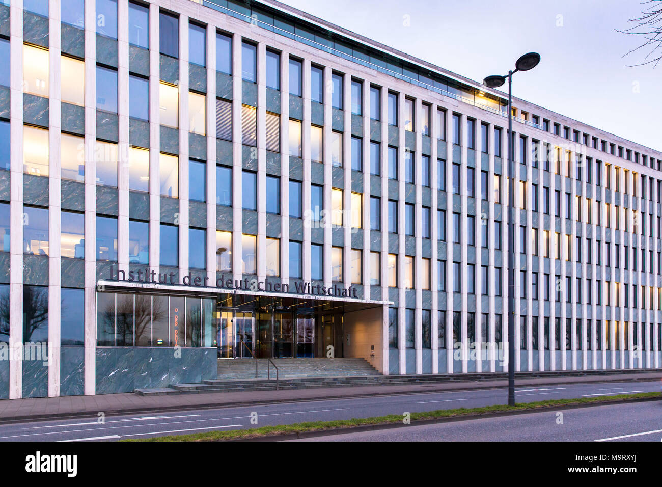 Allemagne, Cologne, Institut der deutschen Wirtschaft Köln Cologne ou Institut pour la recherche économique de la rue Konrad-Adenauer-Ufer. Deutschland, Banque D'Images