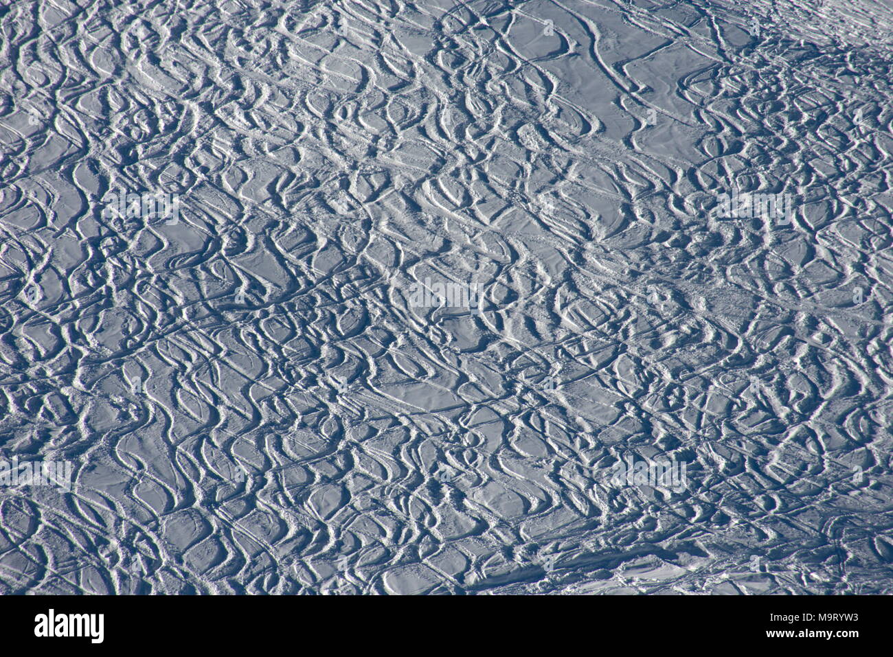 Val Thorens, France - les pistes de ski et snowboard dans la poudre profonde Banque D'Images