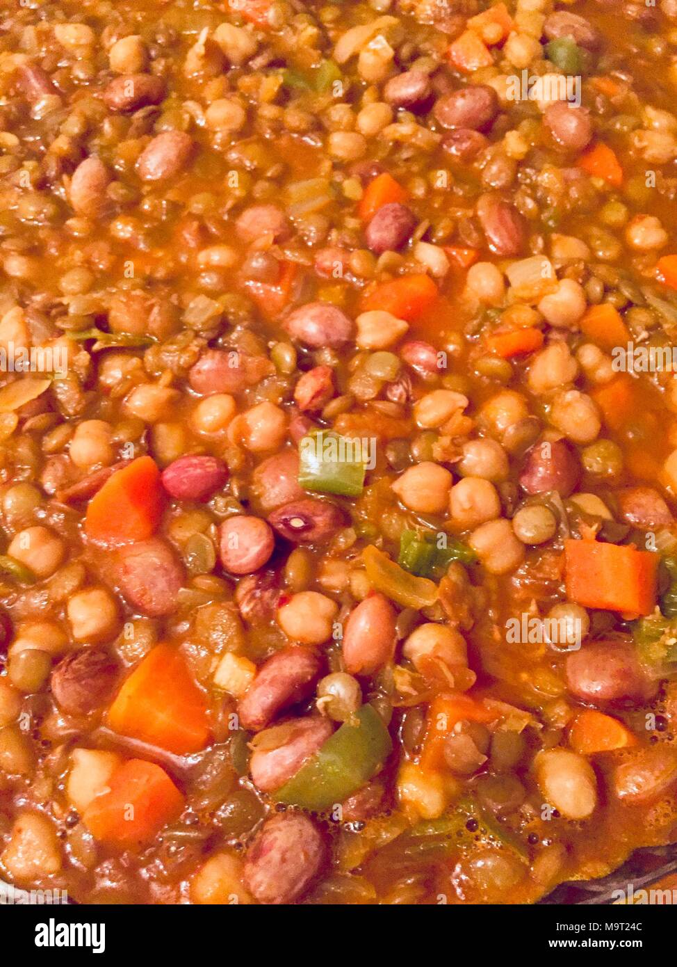 Les haricots cuits en sauce tomate.Vue de dessus bon nice Banque D'Images