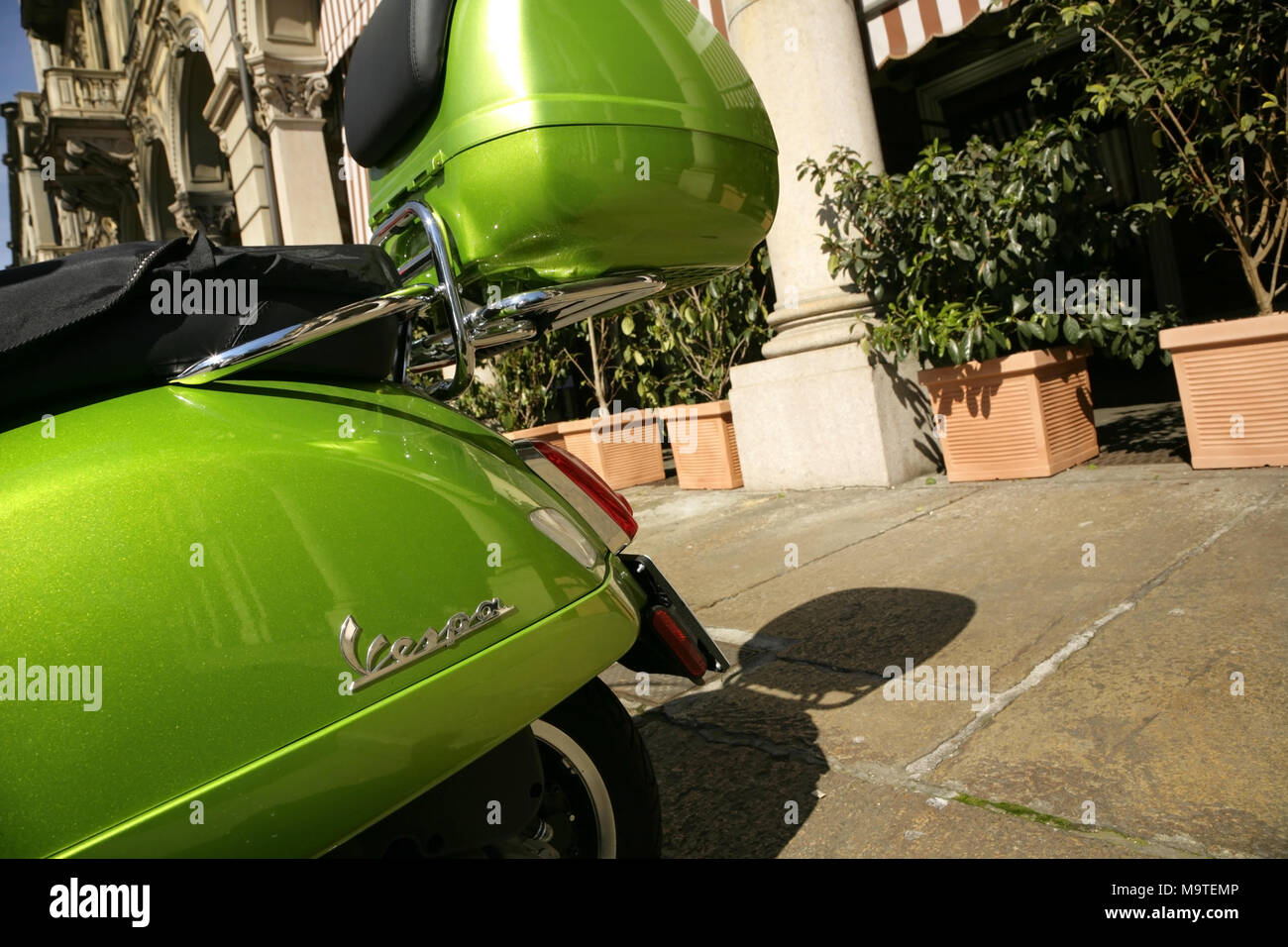 Piaggio Vespa scooter vert, Turin, Italie. Banque D'Images