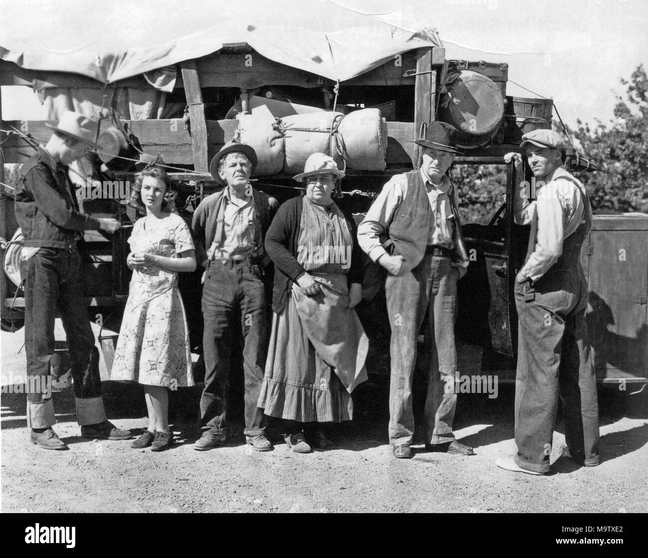 Les raisins de la colère 1940 Twentieth Century Fox Film avec Henry Fonda à droite Banque D'Images