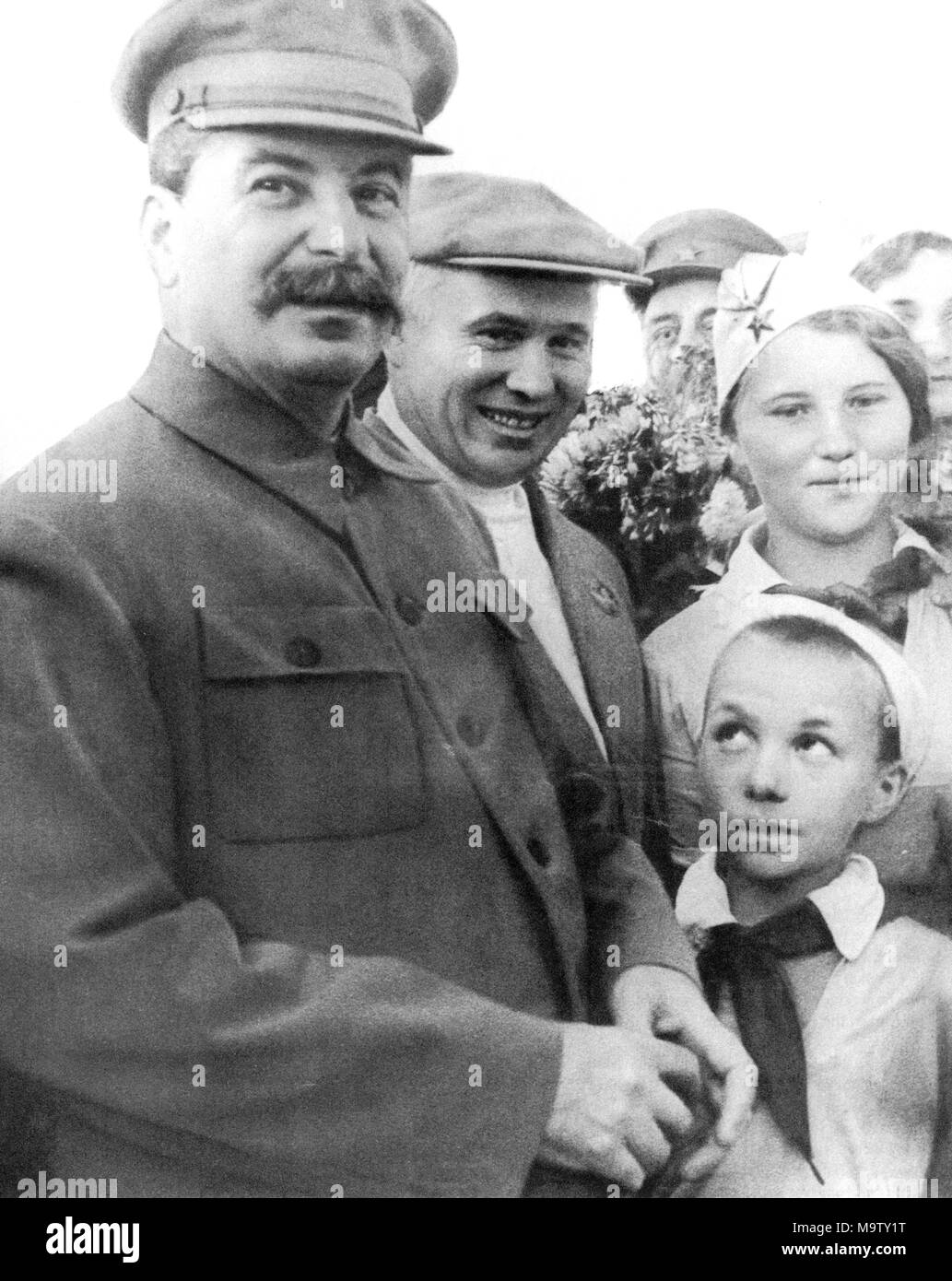 JOSEPH STALINE avec Nikita Khrouchtchev à propos de 1935 Banque D'Images