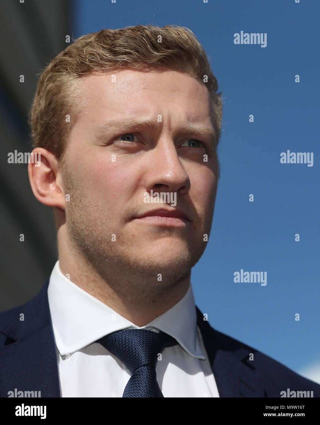 L'Irlande et l'Ulster Rugby player Stuart Olding quitter Belfast Crown Court après qu'il a été déclaré non coupable d'avoir violé une femme dans une propriété dans le sud de Belfast en juin 2016. Banque D'Images