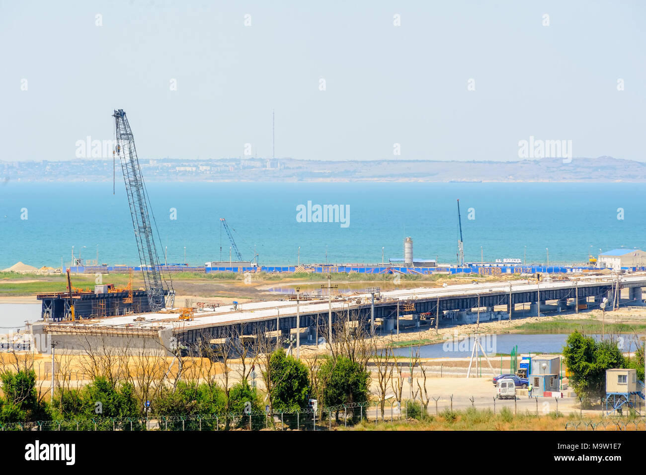 Taman, Russie - le 12 juillet 2017 : Construction d'un pont sur le détroit de Kertch, une vue sur la côte et la connexion de la broche de Tuzla Taman Banque D'Images