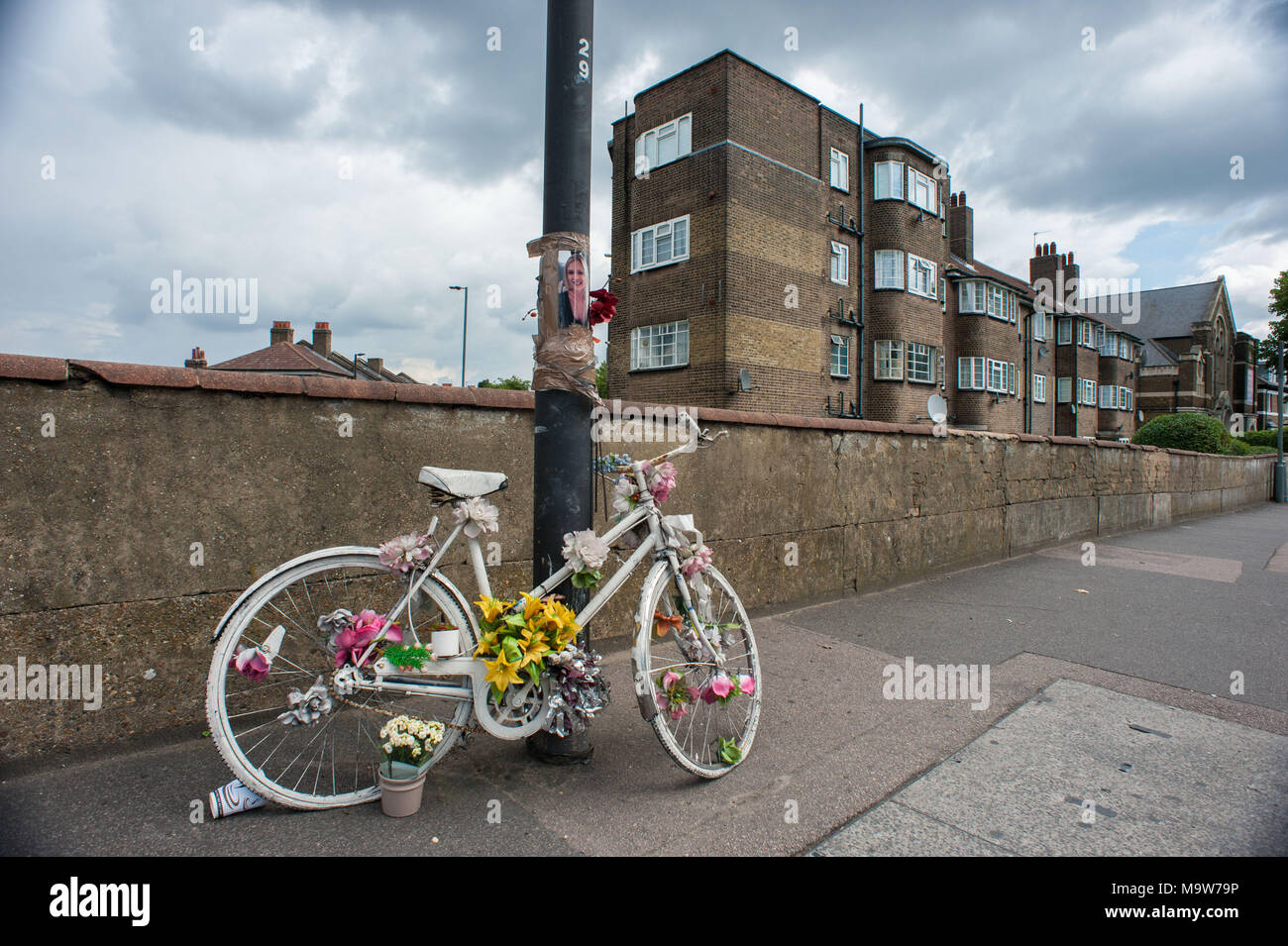 Londres. Mémorial de Floral d'un accident de voiture, victime Stoke Newington. United Kingdom. Banque D'Images