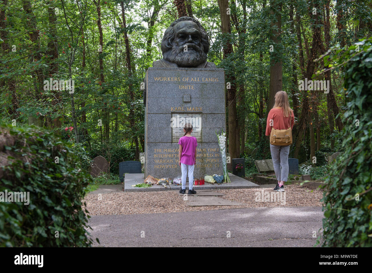 Londres. Tombe de Karl Marx, Cimetière de Highgate est. United Kingdom. Banque D'Images