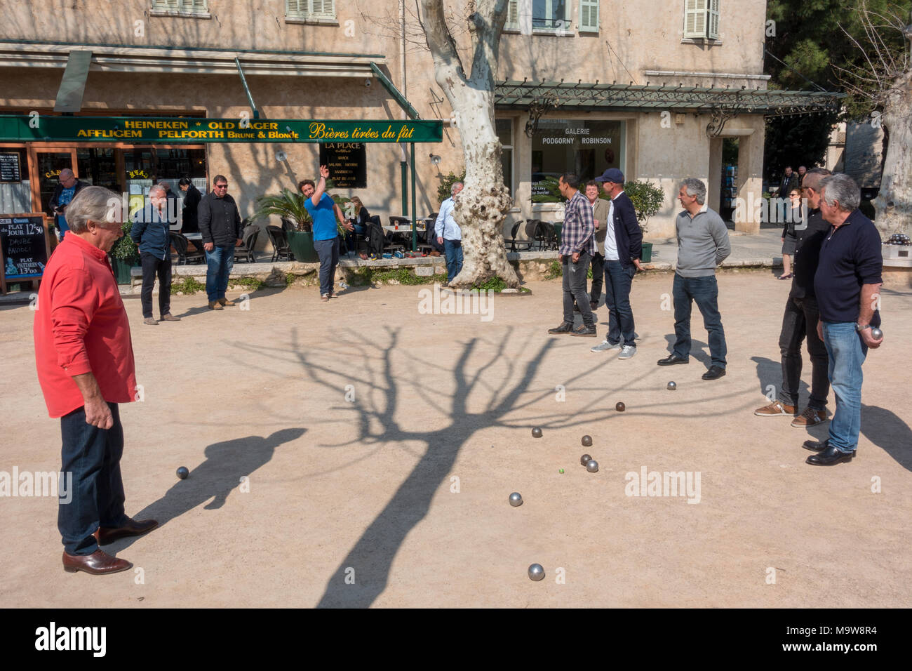 St Paul de Vence Provence mode de vie français hommes boulodrome boule pétanque Banque D'Images