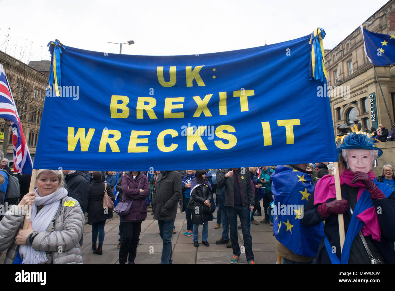 24/03/2018 : Leeds : l'extérieur de la galerie d'Art à Leeds, des milliers se préparent à mars à Leeds sur le Grand Nord de Mars contre Brexit organisé par Banque D'Images