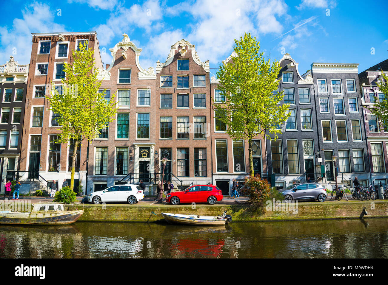 Amsterdam, Pays-Bas - 19 Avril 2017 : des canaux d'Amsterdam et maisons typiquement néerlandais dans la capitale des Pays-Bas, Europe Banque D'Images