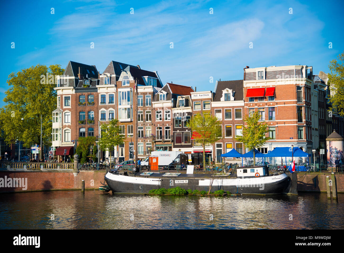 Amsterdam, Pays-Bas - 19 Avril 2017 : des canaux d'Amsterdam et maisons typiquement néerlandais dans la capitale des Pays-Bas, Europe Banque D'Images