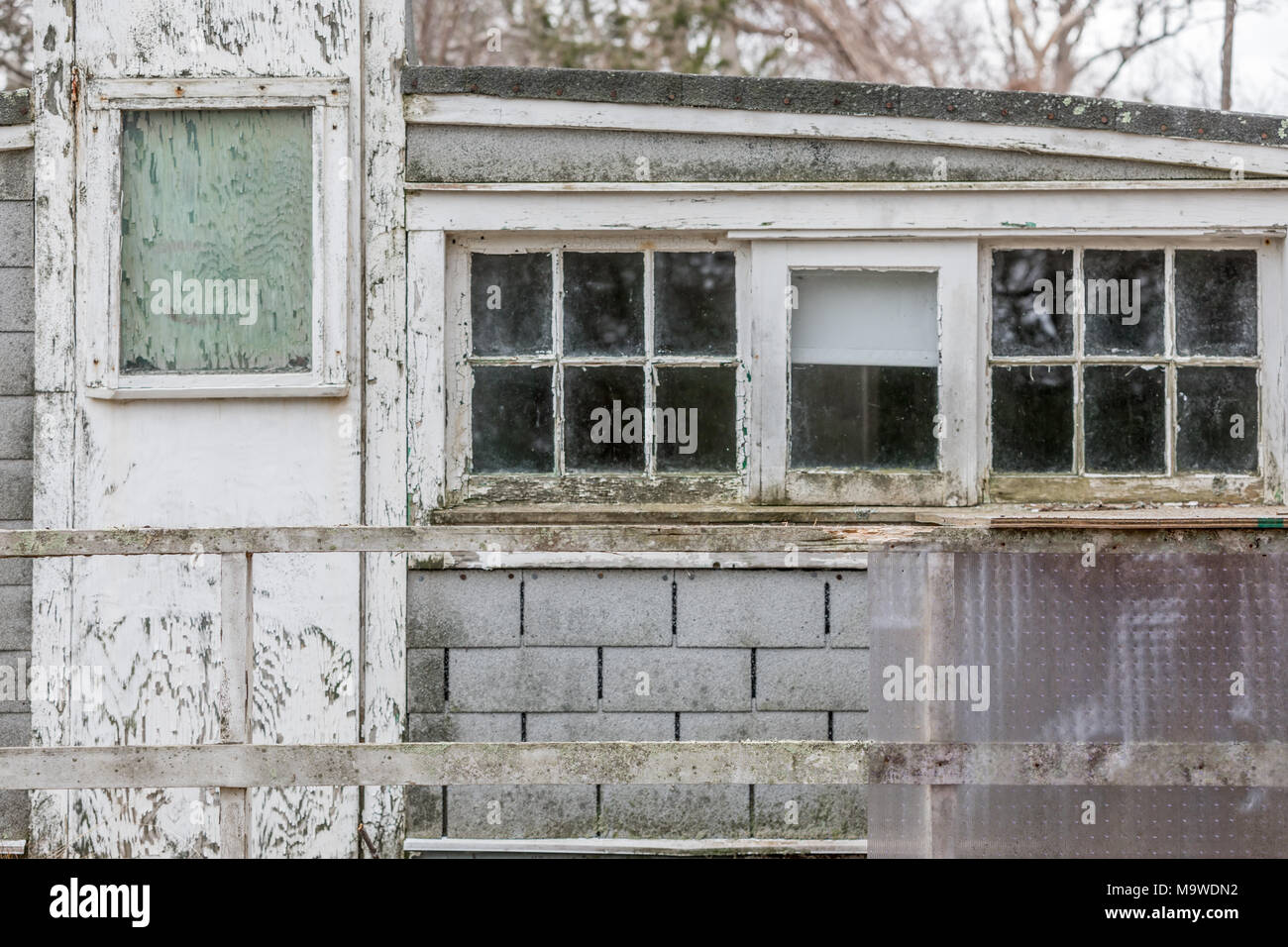 Ancienne structure délabrée sur le point de tomber vers le bas à long island ny Banque D'Images