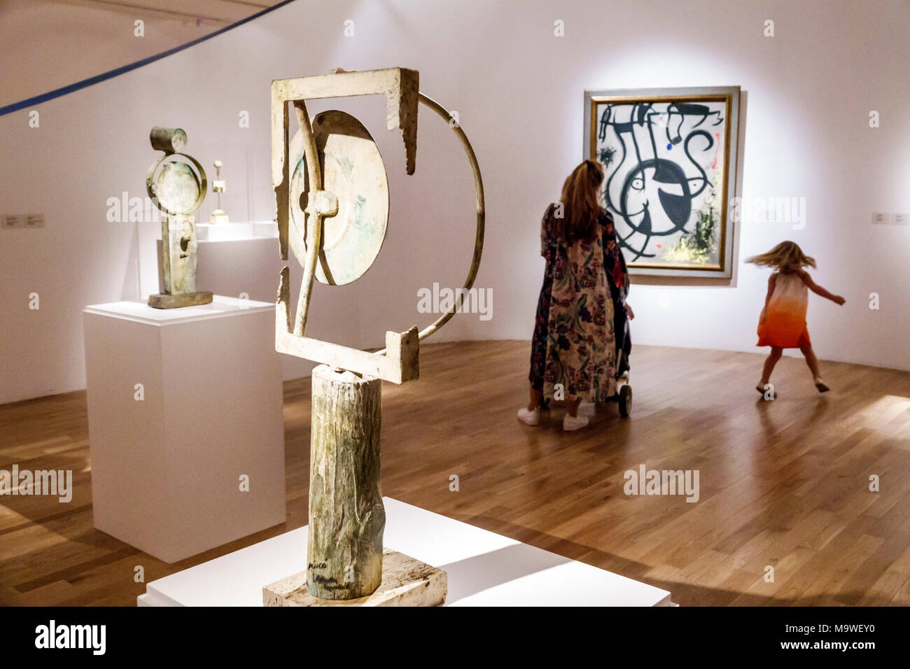 Buenos Aires Argentina,Recoleta,Museo Nacional de Bellas Artes Art Museum,intérieur,exposition collection sculpture,peinture,femme fémal Banque D'Images