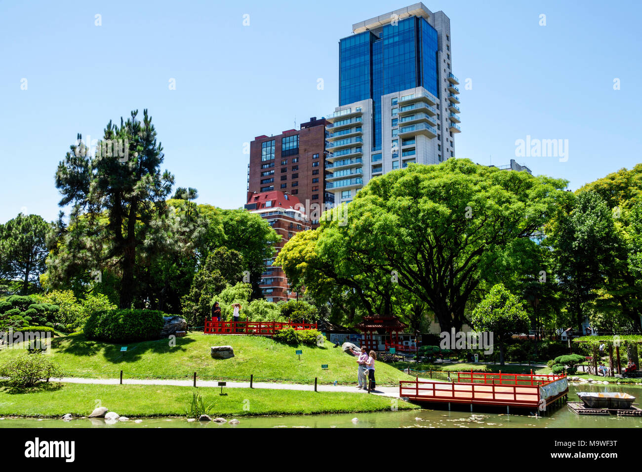Buenos Aires Argentina,Recoleta,Japanese Garden Japones,Botanical,Trees,Skyline,Hispanic,ARG171130088 Banque D'Images