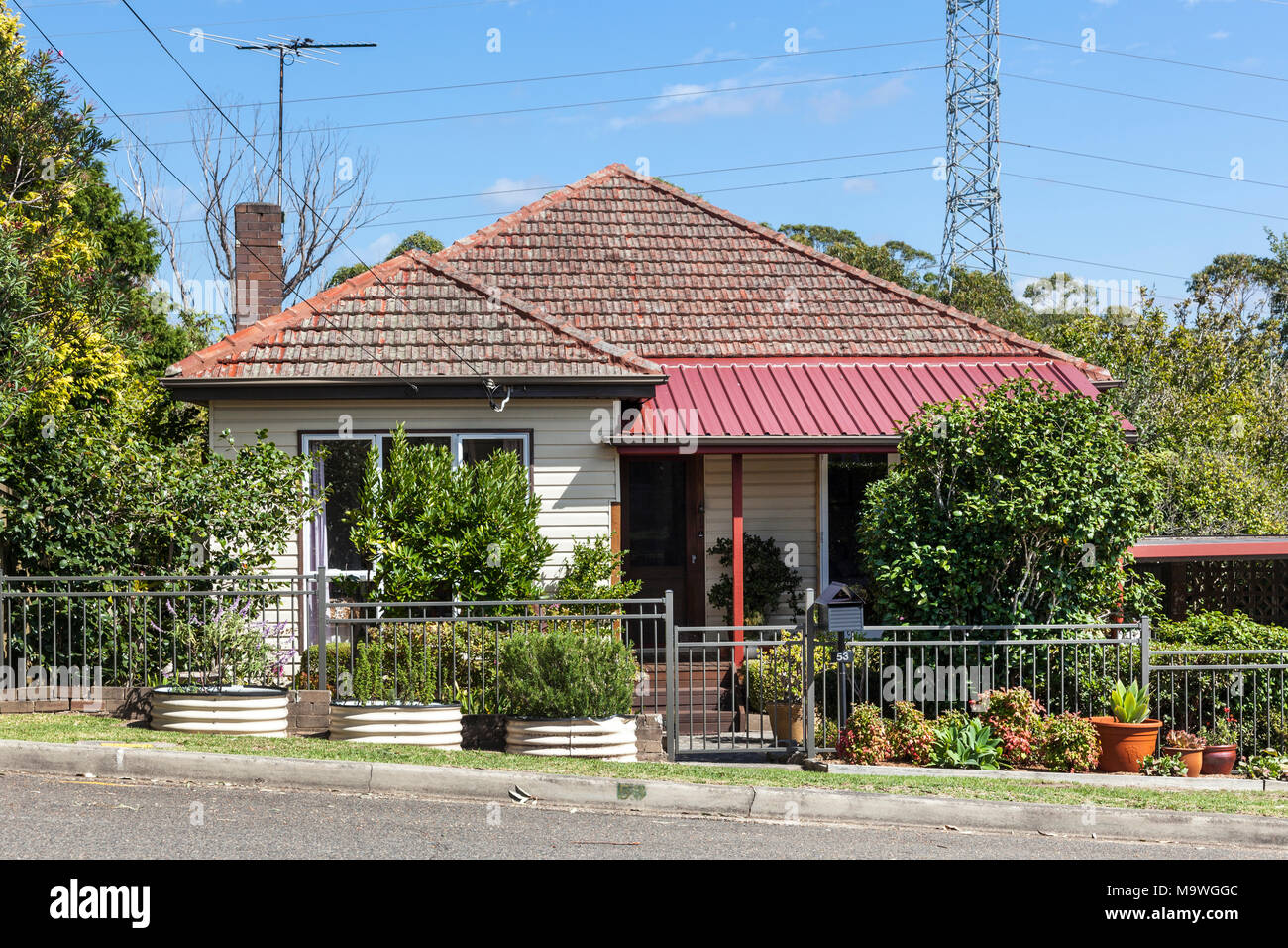 Cascade de banlieue, une banlieue à la périphérie de Sydney, New South Wales, Australia Banque D'Images