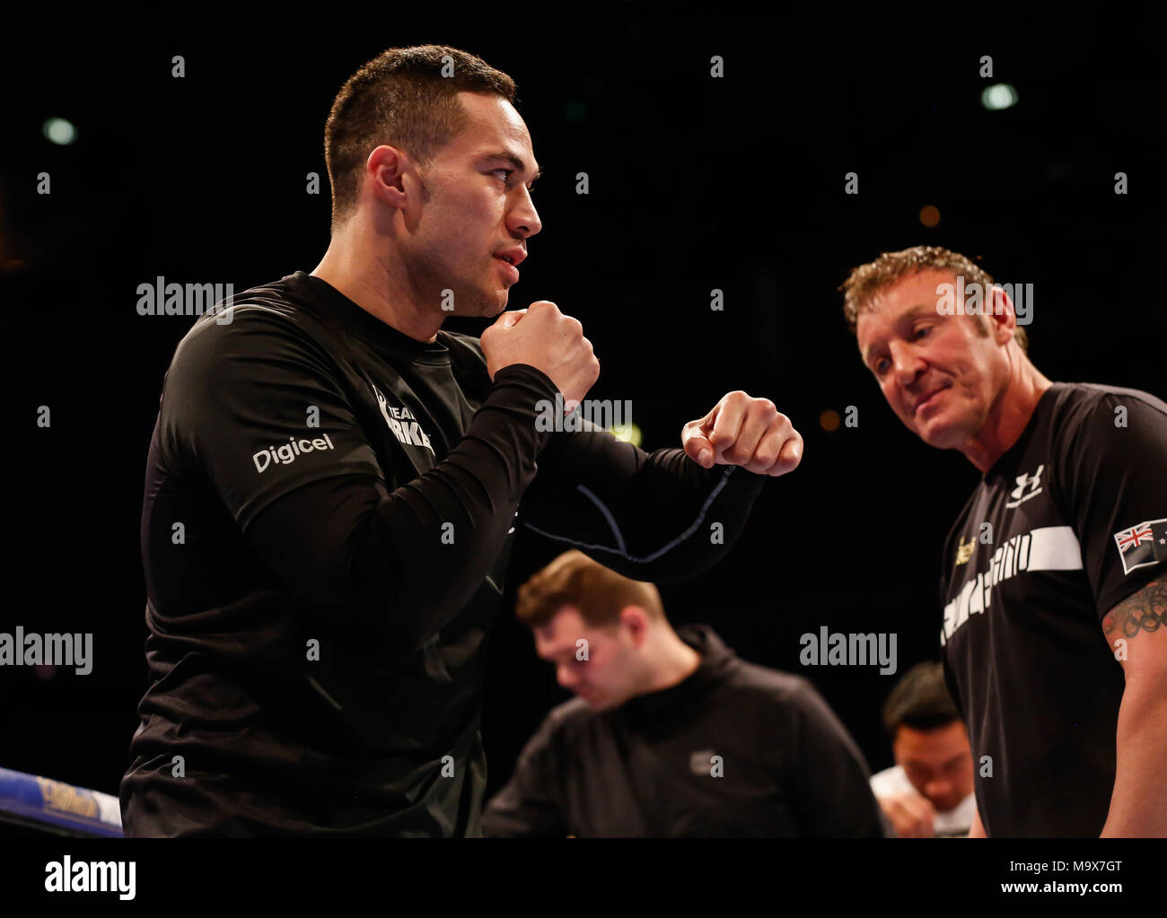 St Davids Hall, Cardiff, Pays de Galles, Royaume-Uni. 28 mars, 2018. Pour le pubis Anthony Josué V Joseph Parker titre mondial unifié de lutte. Joseph Parker, la Nouvelle-Zélande s'entraîner avec son équipe Anthony Josué V Joseph Parker Crédit : Huw Fairclough/Alamy Live News Banque D'Images