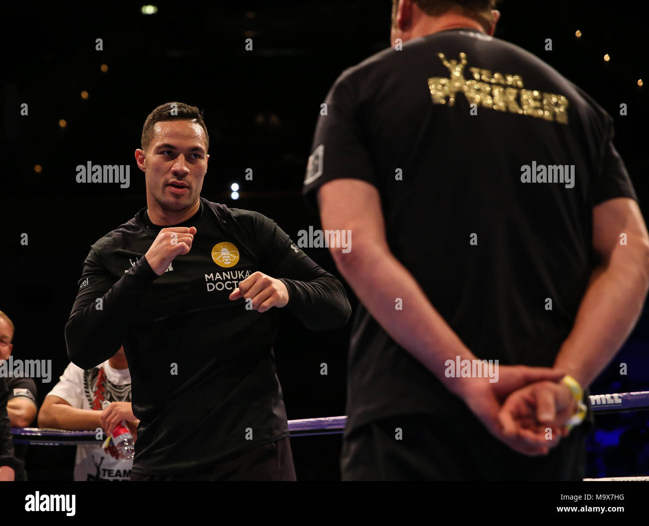 St Davids Hall, Cardiff, Pays de Galles, Royaume-Uni. 28 mars, 2018. Pour le pubis Anthony Josué V Joseph Parker titre mondial unifié de lutte. Joseph Parker, la Nouvelle-Zélande s'entraîner avec son équipe Anthony Josué V Joseph Parker Crédit : Huw Fairclough/Alamy Live News Banque D'Images