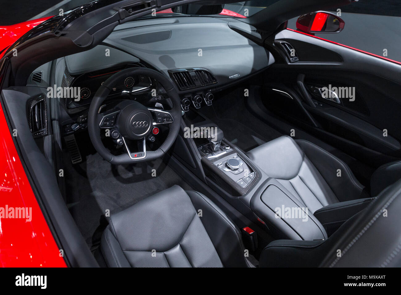 New York, USA. Mar 28, 2018. Audi R8 V10 Plus Cabriolet 2019 sur l'affichage à 2018 New York International Auto Show à Jacob Javits Center Crédit : lev radin/Alamy Live News Banque D'Images