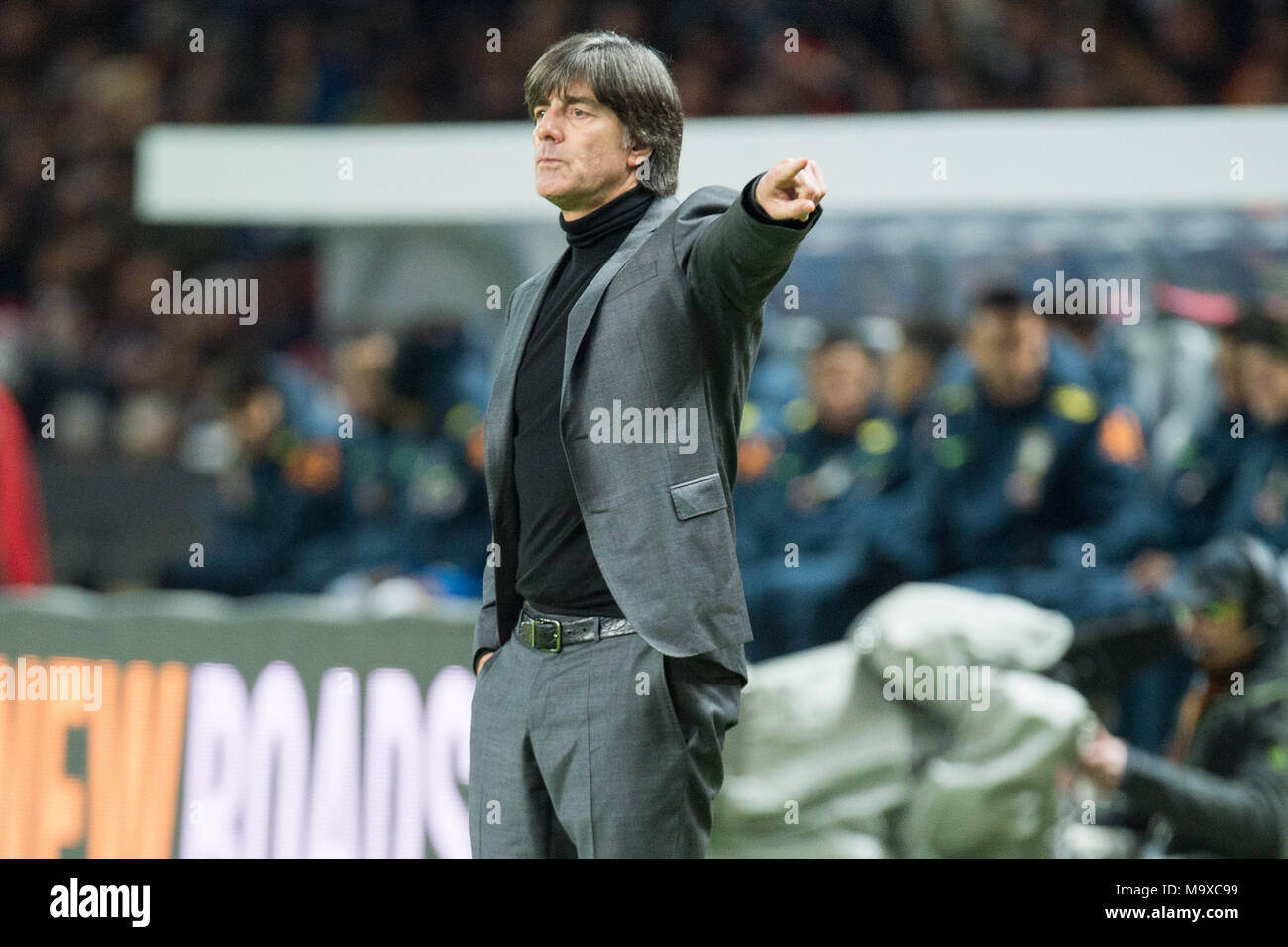 Joachim LOEW (faible, Jogi, Bundescoach GER) donne Anweisung, Les, halbe figure, Halbfigur, geste, geste, Fussball, Freundschaftsspiel Laenderspiel, Allemagne (GER) - Brésil (BRA), am 27.03.2018 à Berlin/Allemagne. Dans le monde d'utilisation | Banque D'Images