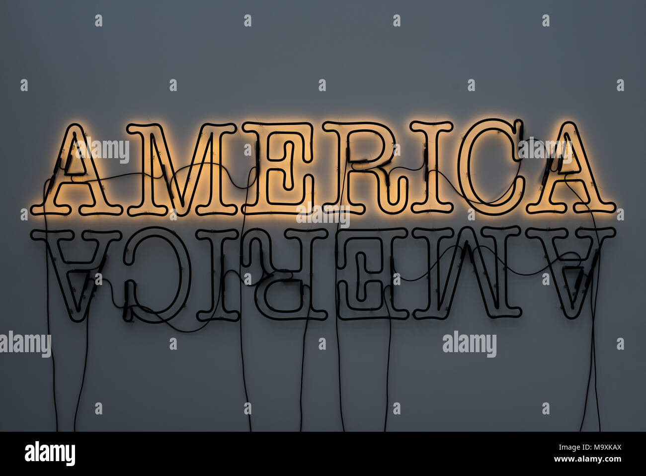 LOS ANGELES, CA - 15 mars 2018 : "double Nord 2', 2014 par Glenn Ligon dans le vaste musée en centre-ville de Los Angeles le 15 mars 2018. Banque D'Images