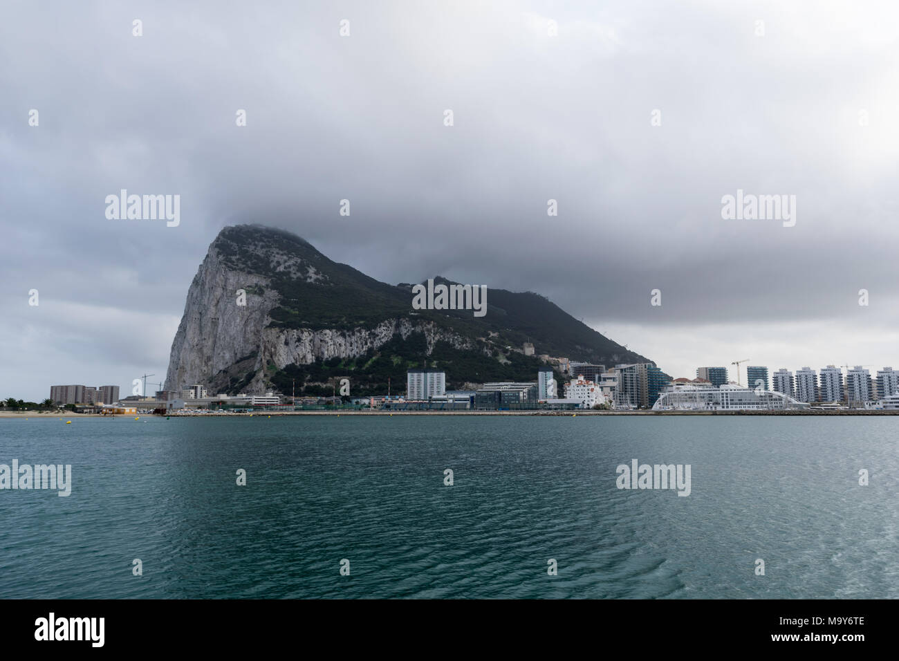 Rocher de Gibraltar dans les nuages Banque D'Images