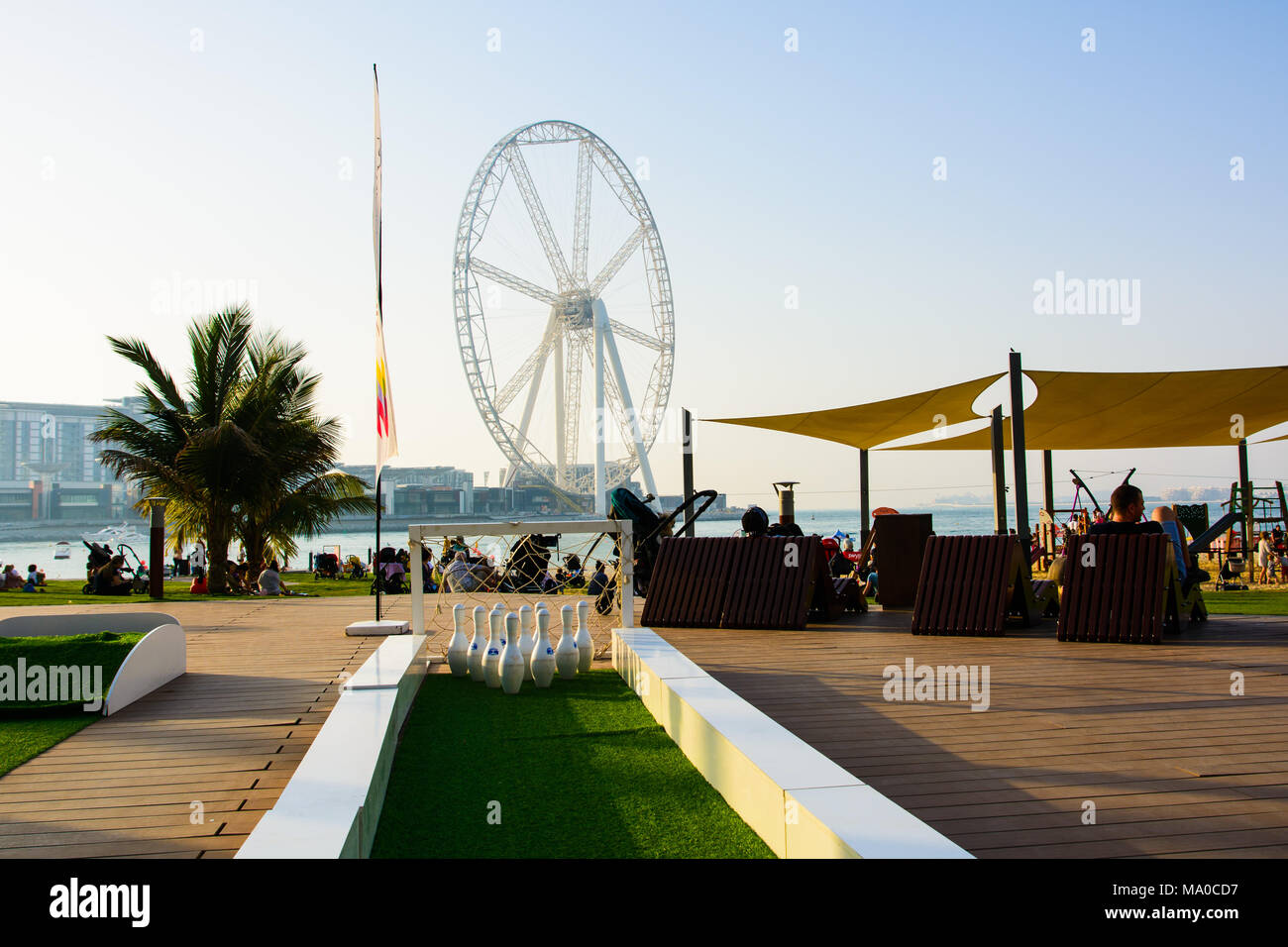 Dubaï, Émirats Arabes Unis - 8 mars, 2018 : JBR, Jumeira Beach Resort Beach avec Ain Dubai grande roue unis avenir atraction Banque D'Images