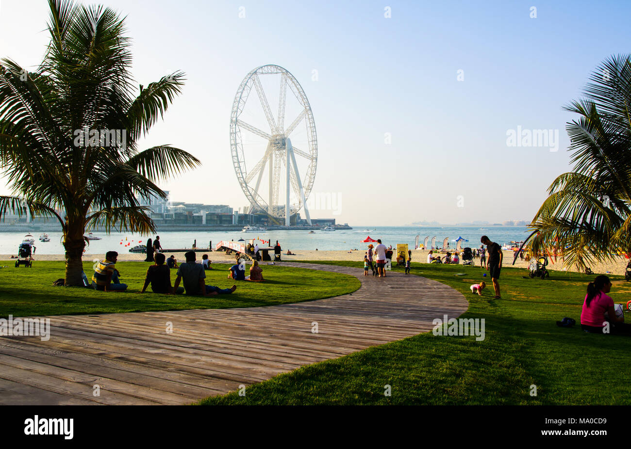Dubaï, Émirats Arabes Unis - 8 mars, 2018 : JBR, Jumeira Beach Resort Beach avec Ain Dubai grande roue unis avenir atraction Banque D'Images