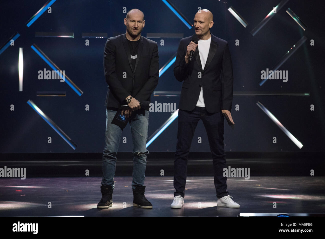 Norvège, Oslo - le 25 février 2018. Le producteur norvégien duo Stargate remettre un prix lors de la cérémonie des Grammy Awards, Norvégien Spellemannprisen 2017 à Oslo Konserthus, à Oslo. (Photo crédit : Gonzales Photo - Stian S. Moller). Banque D'Images