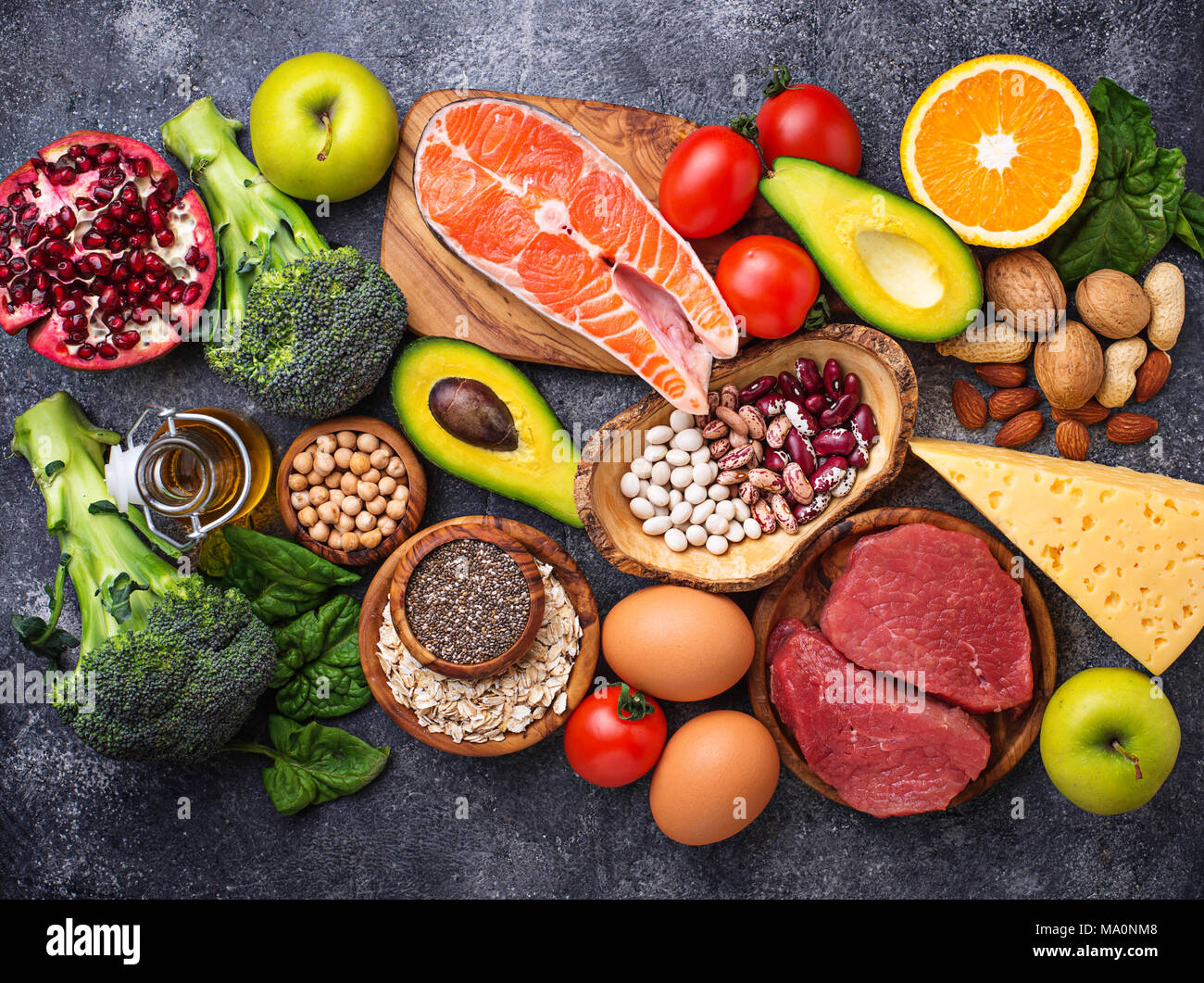 Les Aliments Biologiques Pour Une Alimentation Saine Et De L Air Alimentation Equilibree Vue D En Haut Photo Stock Alamy