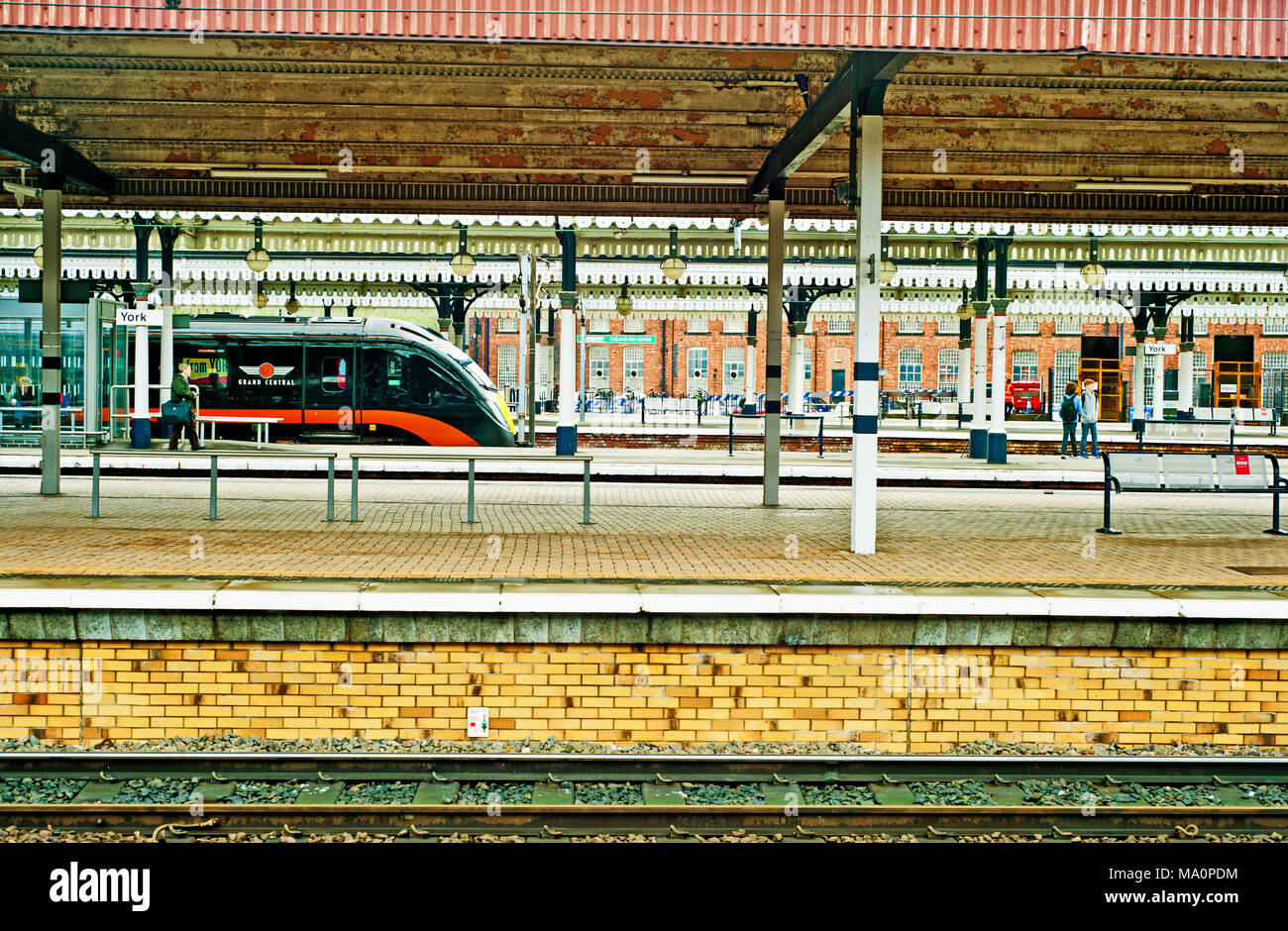 La gare de York avec Grand Central Train, York Banque D'Images