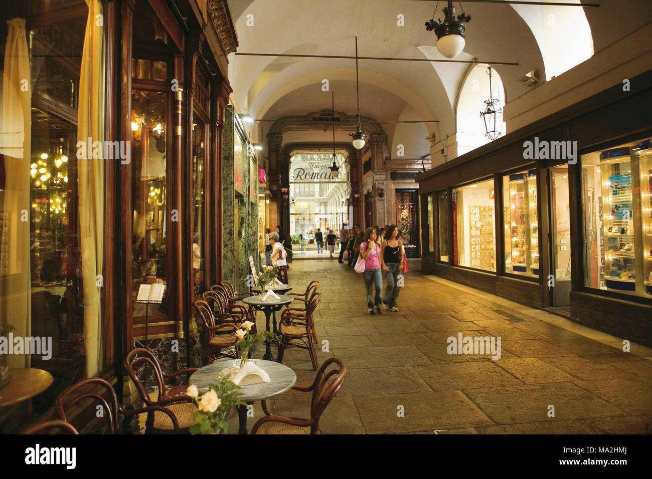 Une galerie marchande avec le Café Mulassano, Turin, Italie Banque D'Images