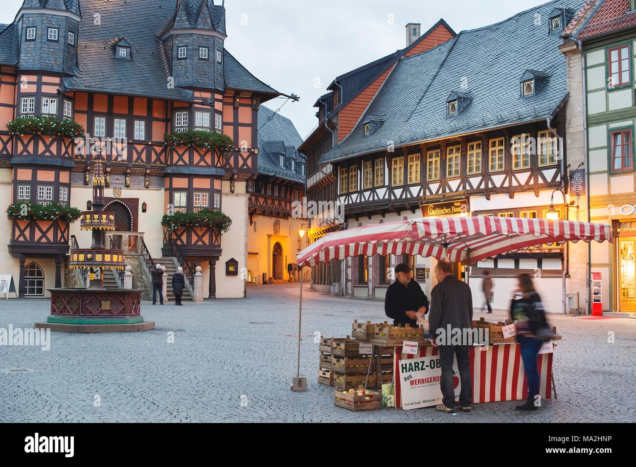 Un stand du marché, à Wernigerode Harz, Allemagne Banque D'Images