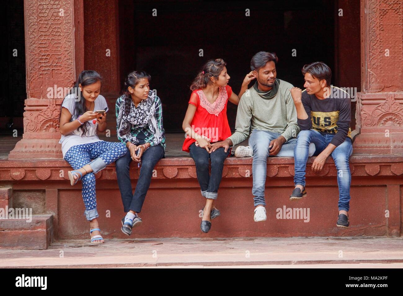 Un groupe de jeunes Indiens ayant temps agréable Banque D'Images